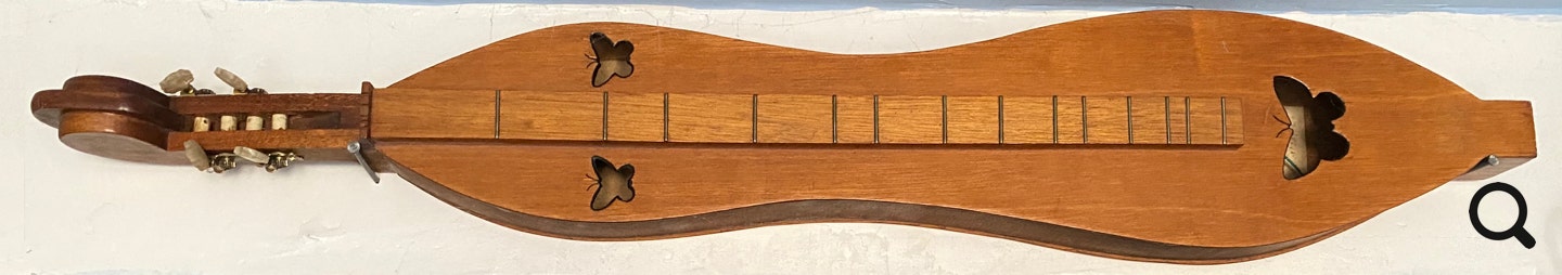 photo of a Mountain dulcimer buit by Ryan Thomson in 1972
